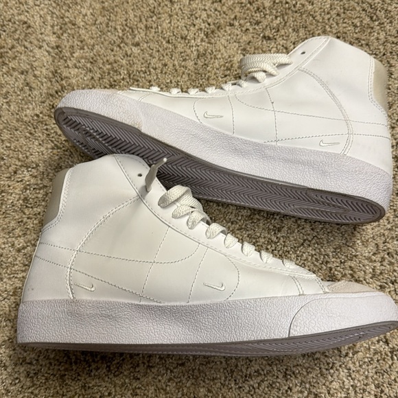 Nike white high tops new without tags size 6.5 y 8 women’s - Picture 6 of 9